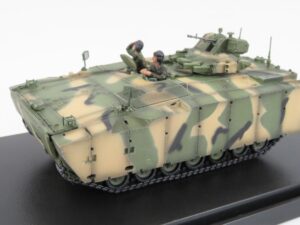 Panzerkampf 12204PB - 1:72 Russian Kurganets-25 (APC) with 2 x Crew Figures, Camouflage